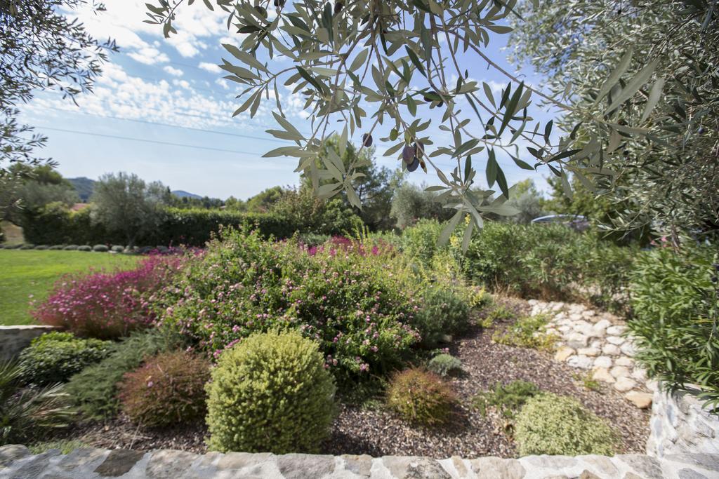 Mas Des Avelines Villa Le Brulat Екстериор снимка